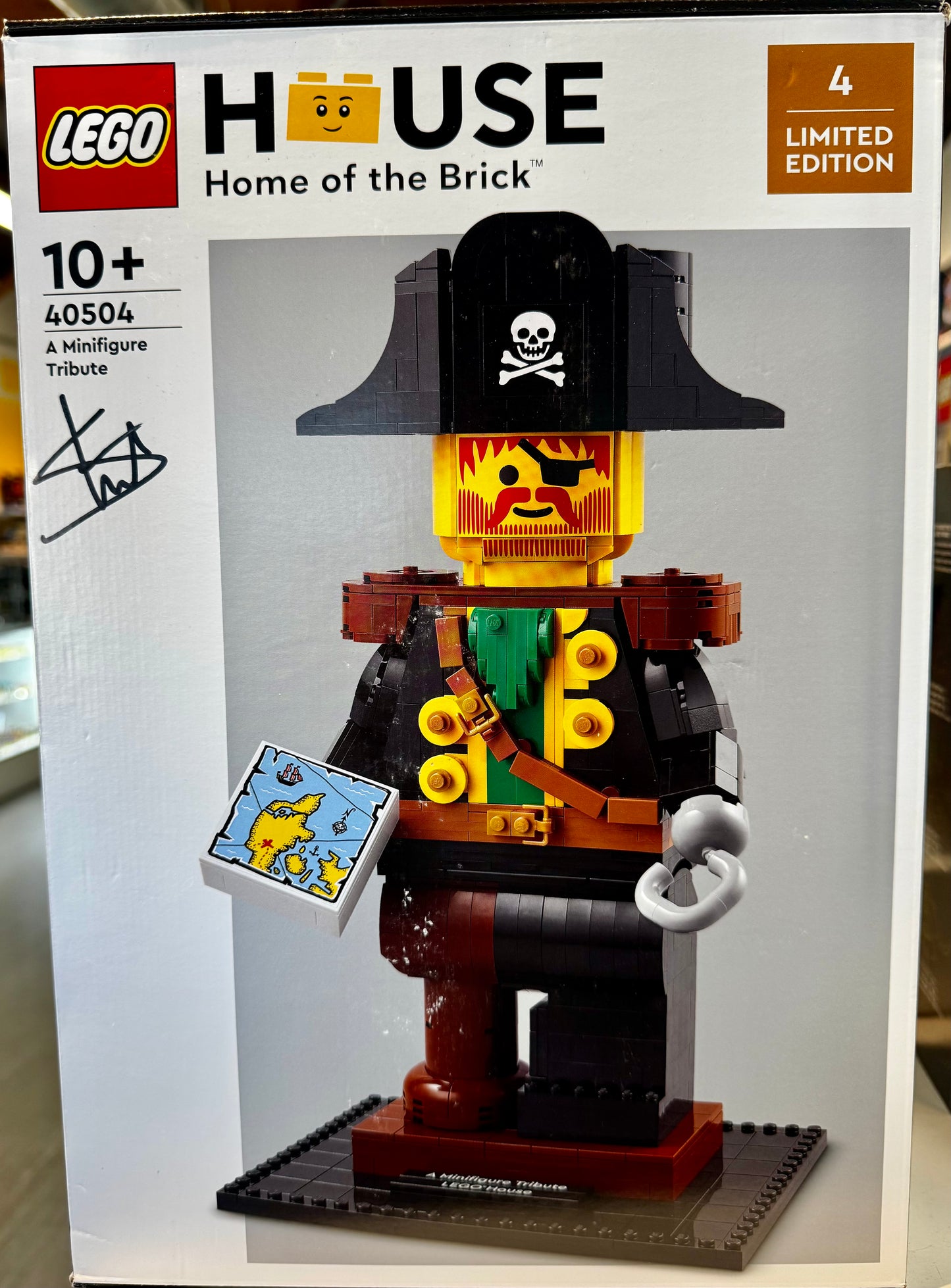 40504 A Minifigure Tribute (Signed)